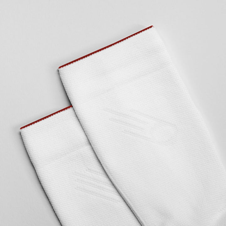 White running socks with minimalist design and red trim from Near Earth.
